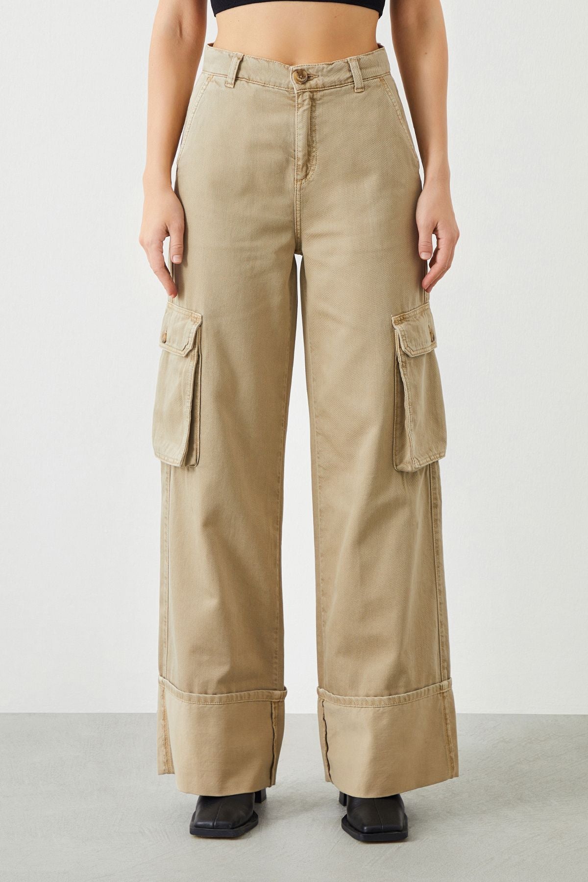 Stylish and Comfortable Beige Cargo Pants for Women