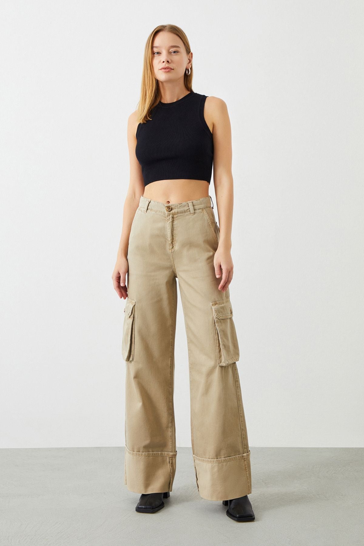 100% Cotton Wide Leg Fit Cargo Pants in Beige