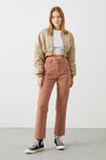 Effortlessly chic look with the Mira Boyfriend Jeans in Terracotta